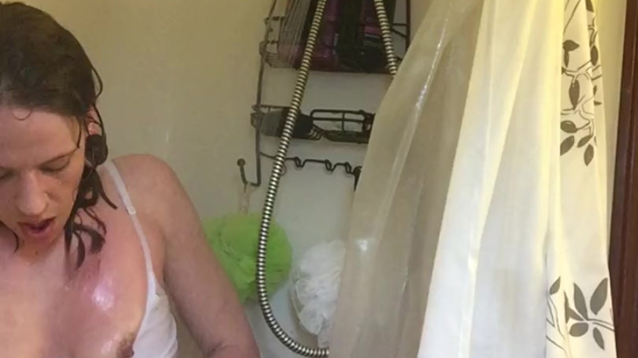 Minxy Toying in the Shower Until She Squirts