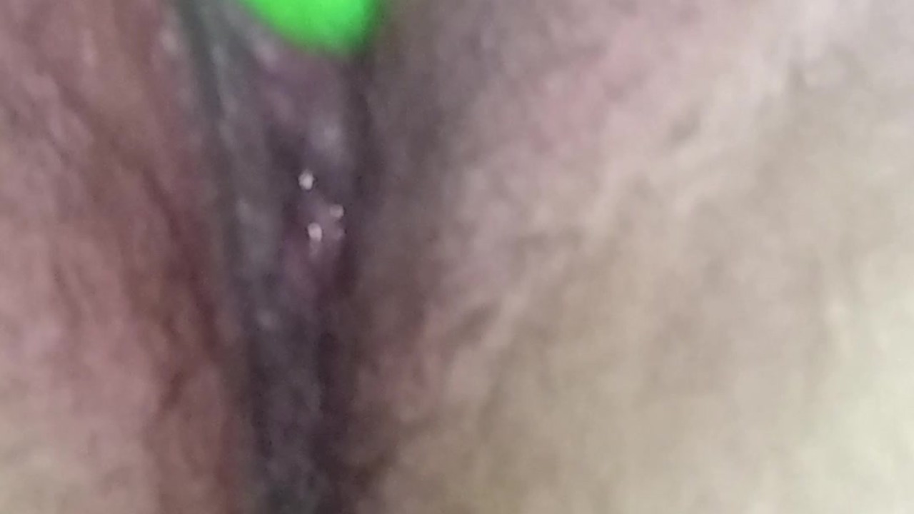 Wet Pussy - Green Toy --
