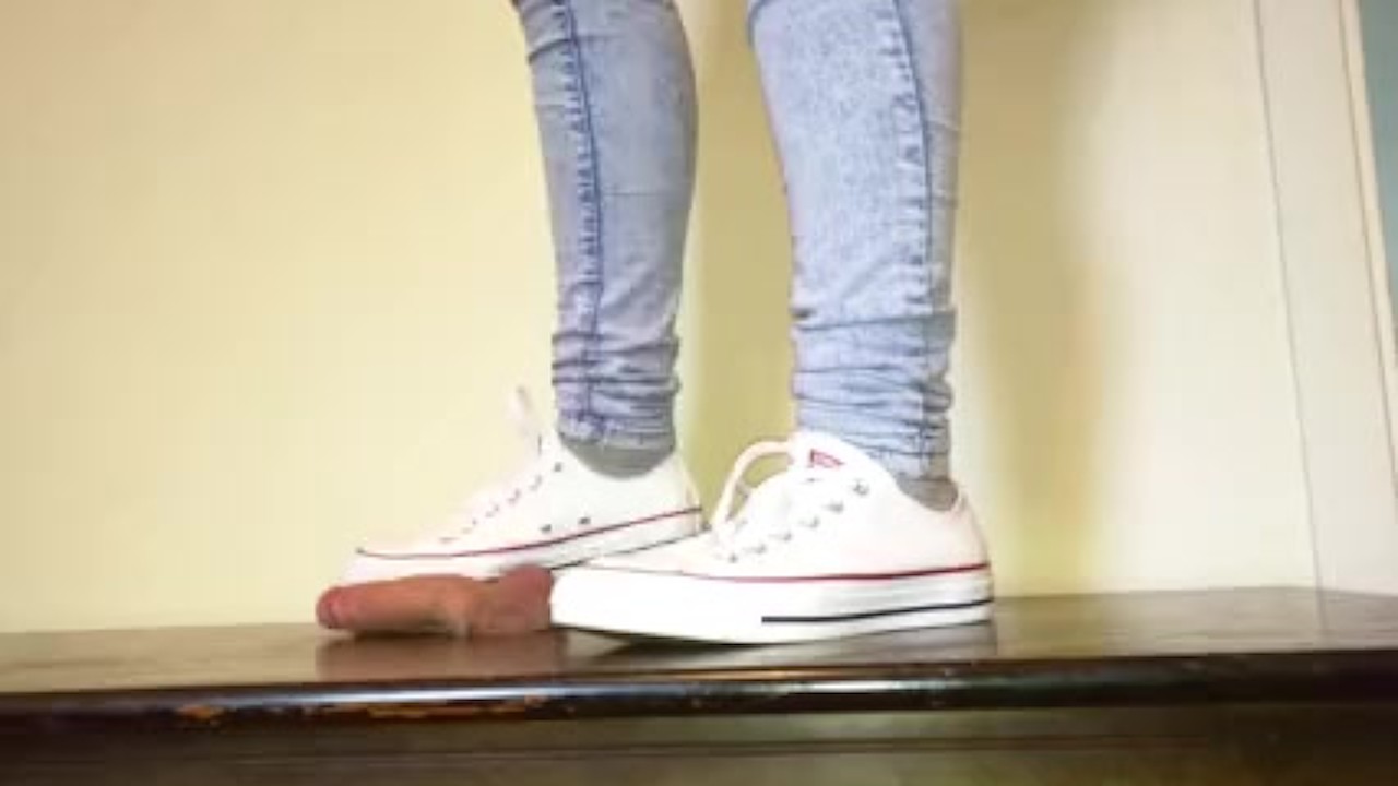 Cockbox stomping by white low top Converse