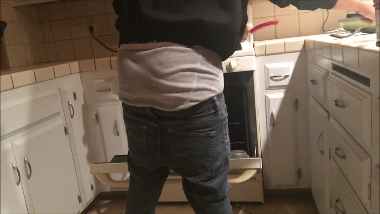 Saggin&apos; in the Kitchen - SexySaggerYo