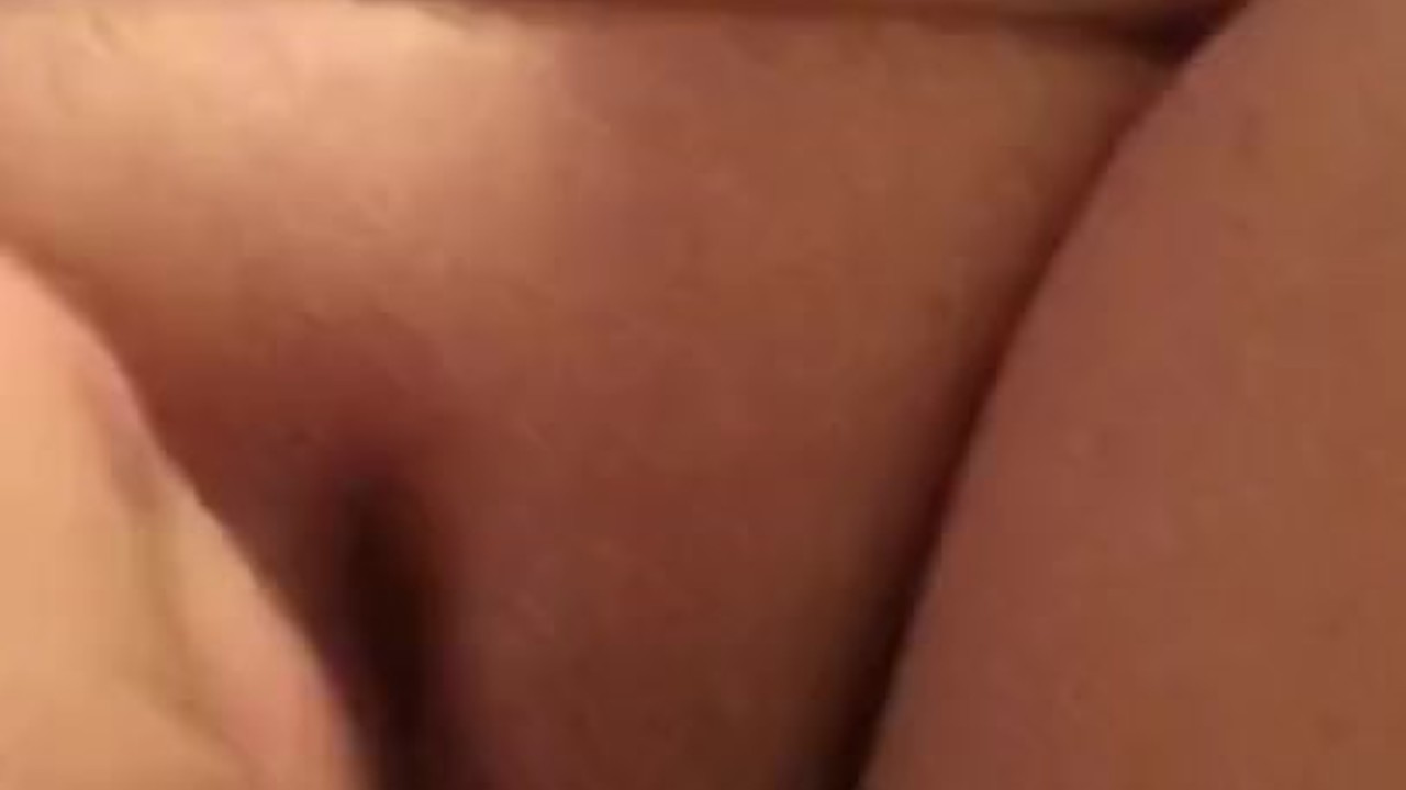 Mommy can&apos;t stop cumming