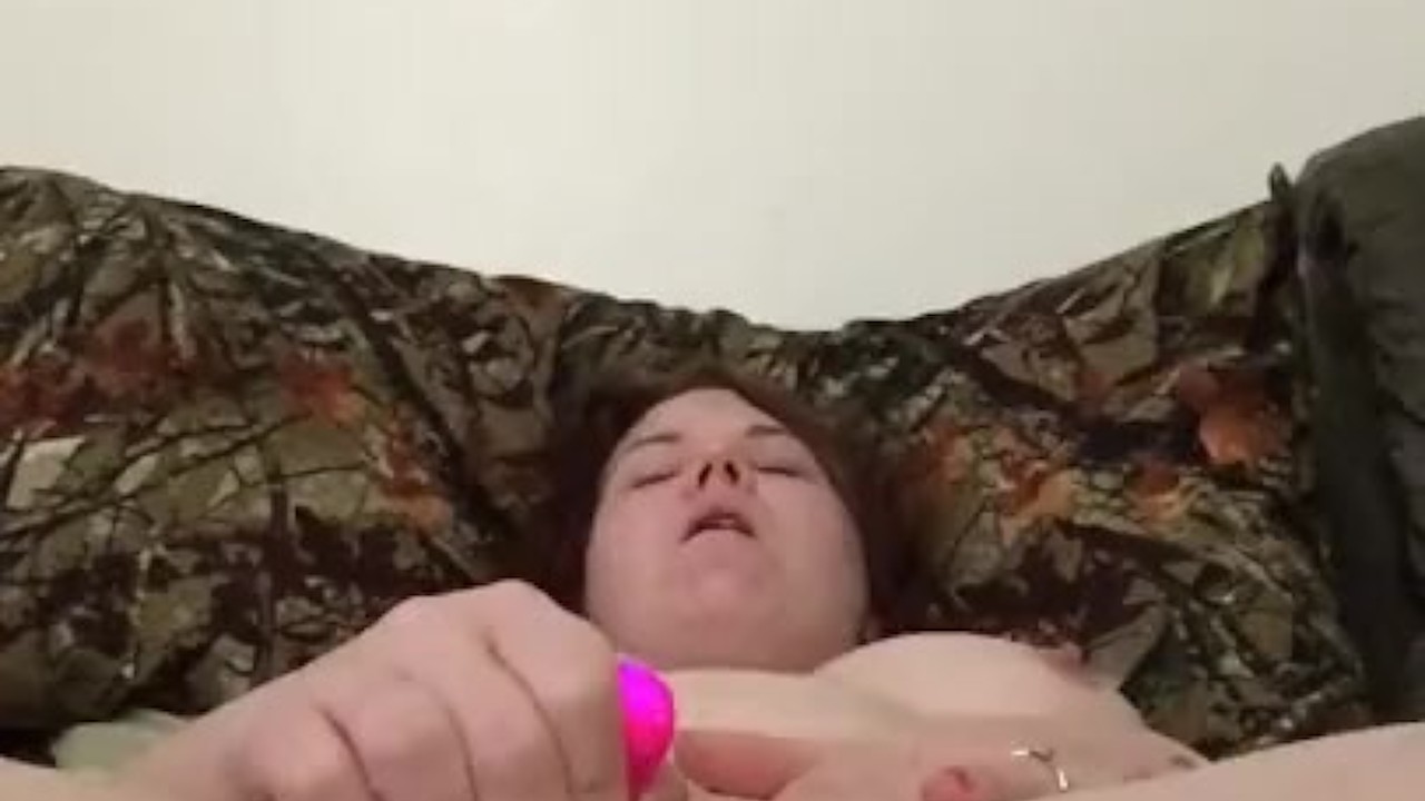 Playing with my Pink pussy and climaxing!