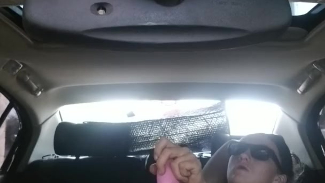 Playing with my pussy at the carwash!! Cum watch