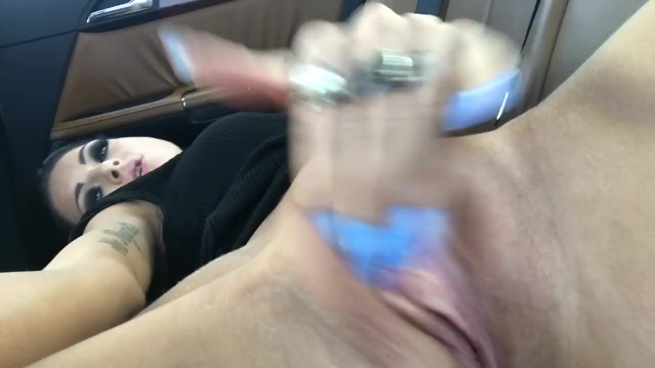 Kimber Veils makes her pussy wet in the car.