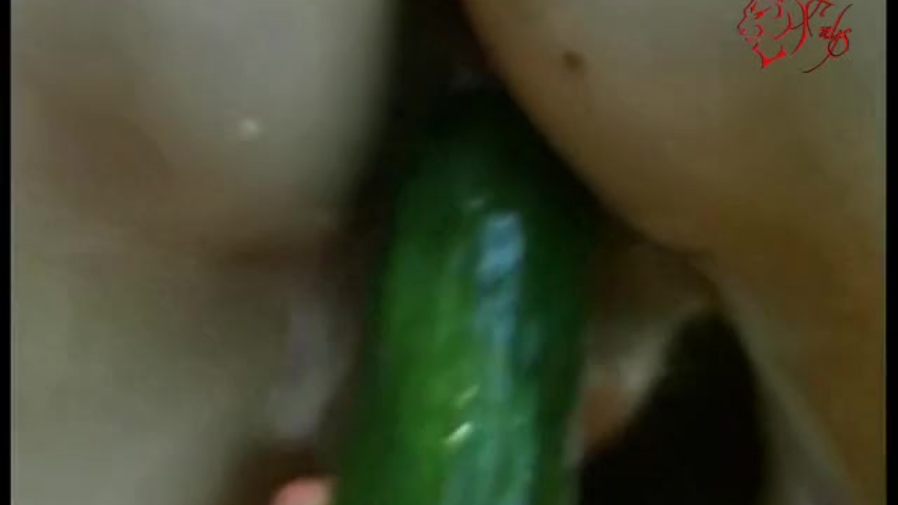 Die Gurken sind zum Ficken da - cucumbers fuck with Nadine Cays