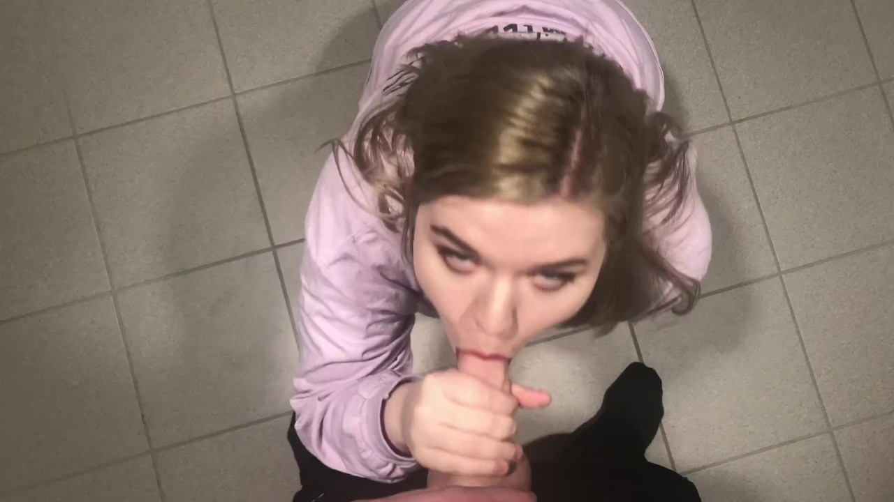 GF GIVES ME A SNEAKY BLOWJOB IN THE GYM BATHROOM