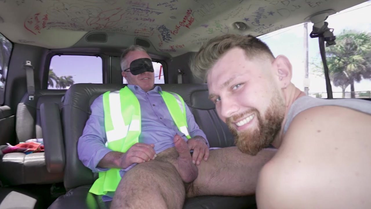 BAITBUS - Muscle Daddy Construction Worker Tricked Into Having Gay Sex