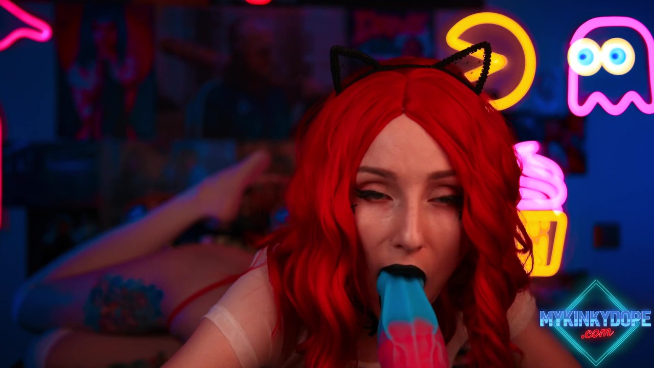 Cosplay girl Kinky using hudge dildo for blowjob