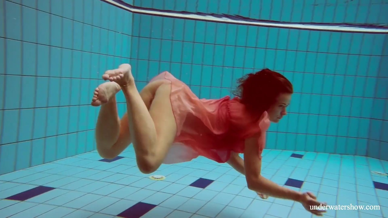 Hot wet babe Deniska swims nude