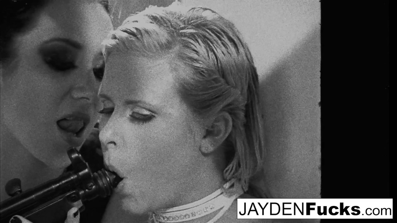 Jayde has some lesbian fun with Kelly