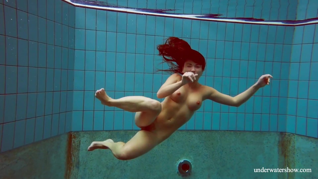 Swimming Pool beauty Deniska gets naked wet