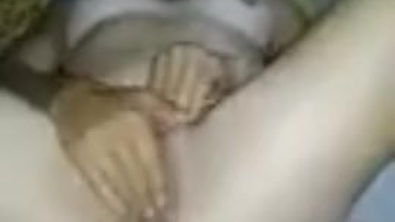 Hollyb38 gives herself an orgasm Inna fucking tent