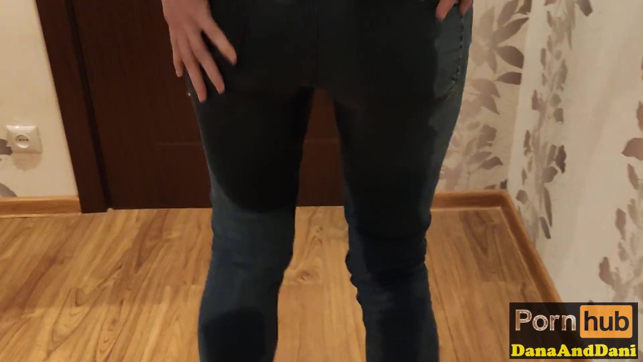 MY STEP SISTER PEES AND WETTING HER JEANS! COMPLETELY SOAKED!
