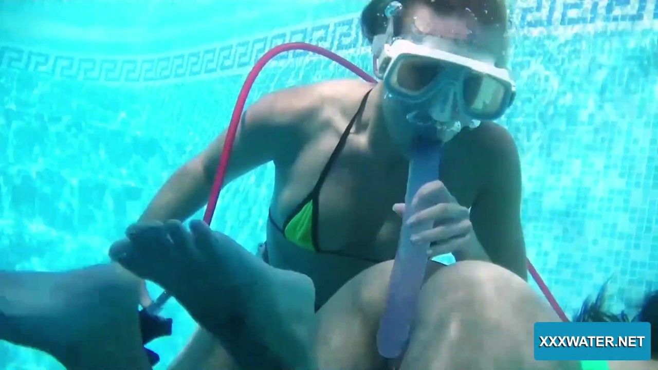 Lesbos underwater kissing and licking