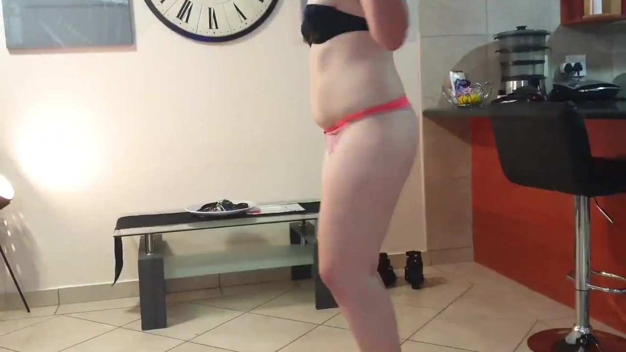 chubby girl twerking and shaking her big white naked ass and pussy