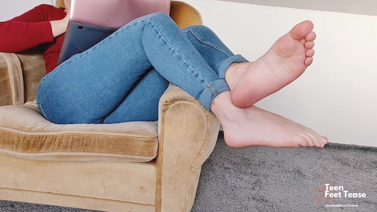 PERFECT FEET JOI FROM A LITTLE GODDESS - WORSHIP THAT PRETTY PRINCESS SOLES