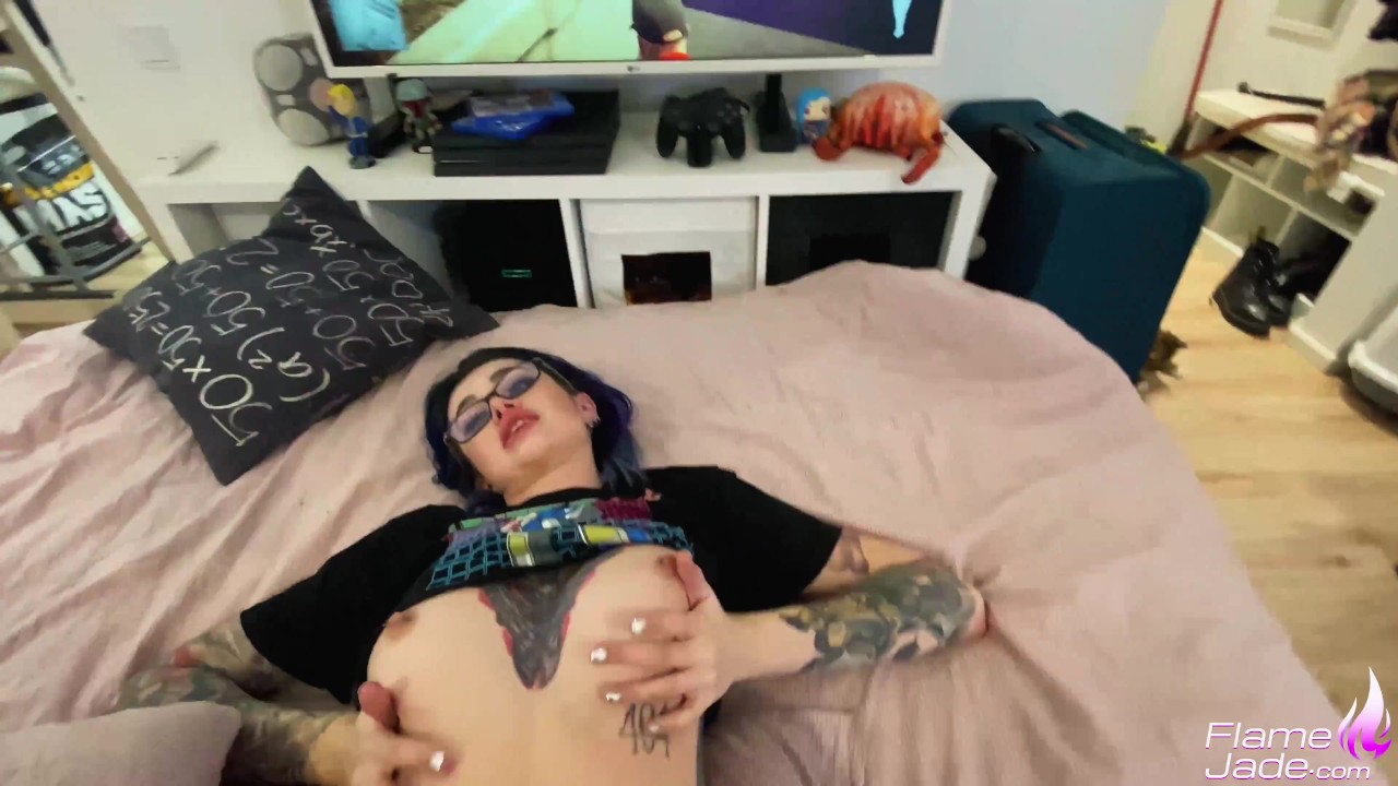 Fucking Hot Babe during while she Plays Hitman - Cum Glasses