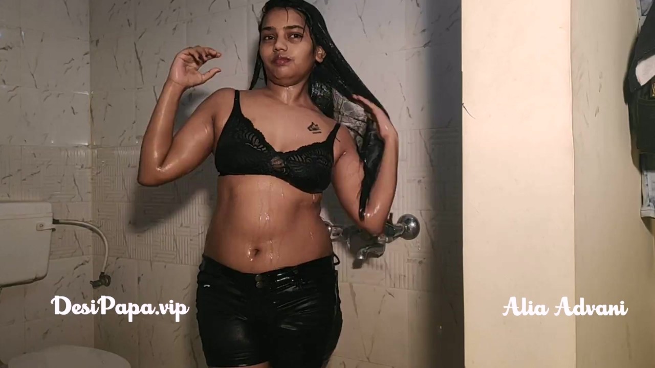 indian college girl Alia Advani in shower
