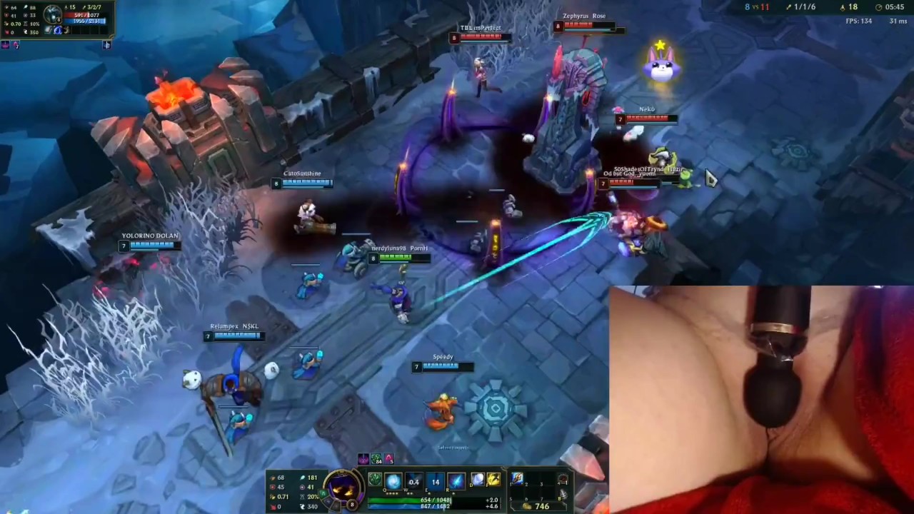 Playing with my vibrator on the highest setting makes me moan intensively! League of Legends #9 Luna