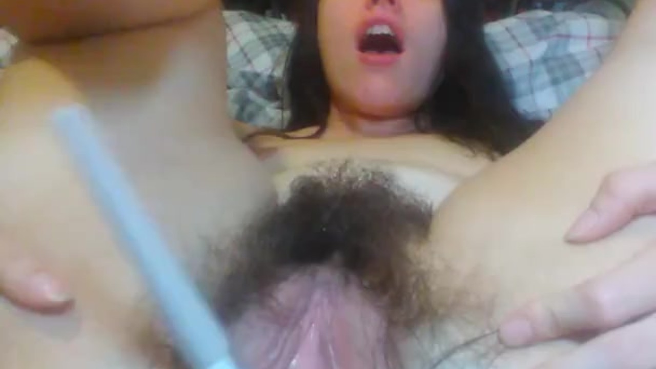 Makeup Brush makes Hairy Pussy Cum! Pinkmoonlust gets Serious with Foreign Object Insertion!