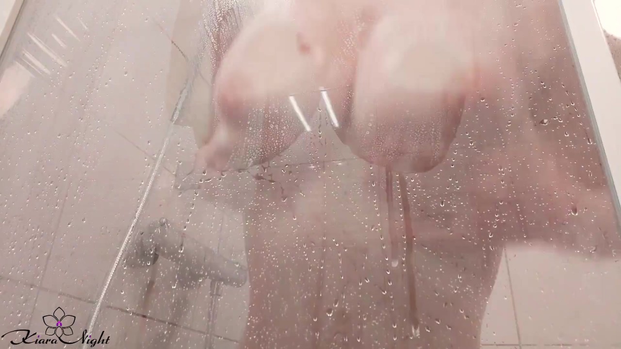 Girl Washes and Masturbates Pussy with a Jet of Water - Solo