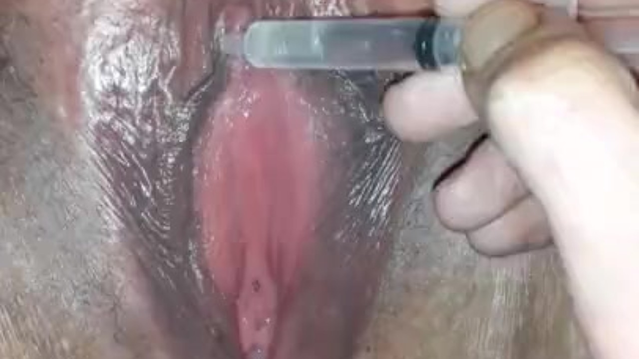 wife taking a pussy bump and i lick it out her pussy