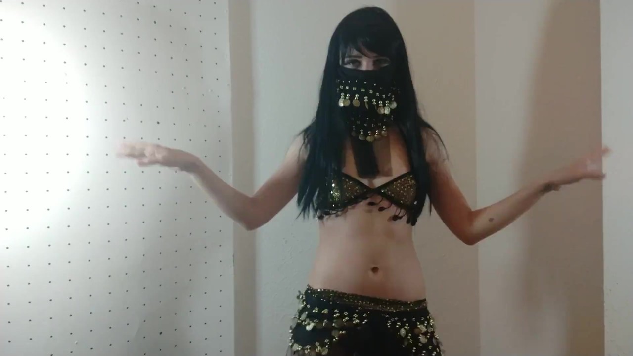 Exotic whore dancing