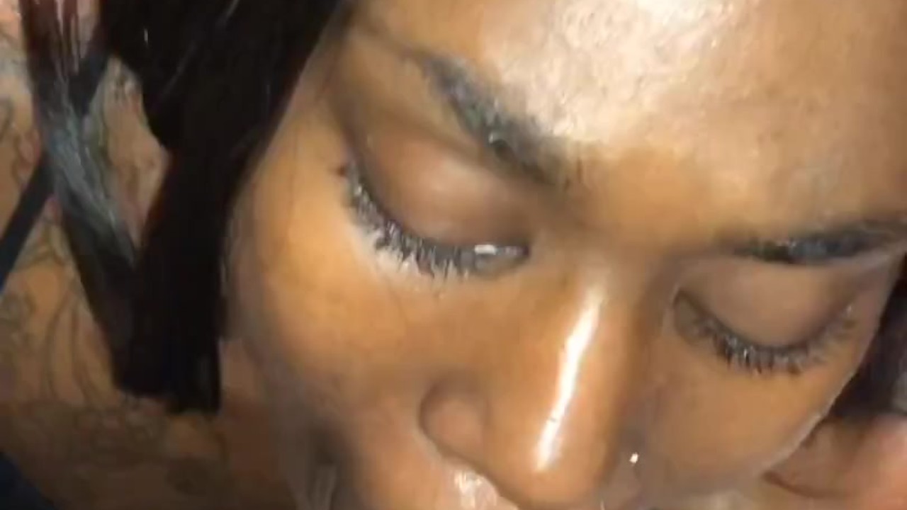 Gorgeous Ebony Giving Pretty Head