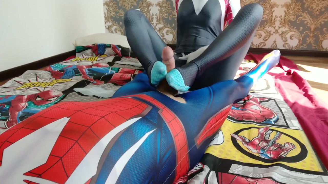 Gwen Stacy - footjob for SpiderMan