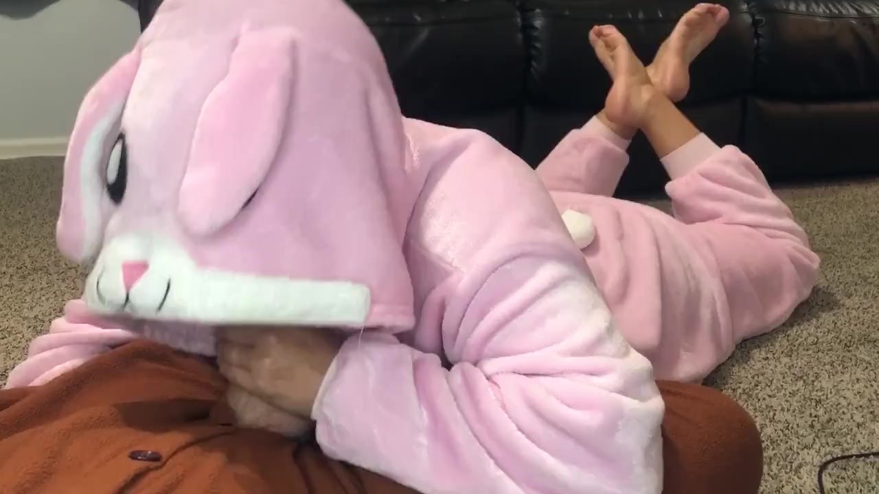 Bunny girl gives foot pose blowjob