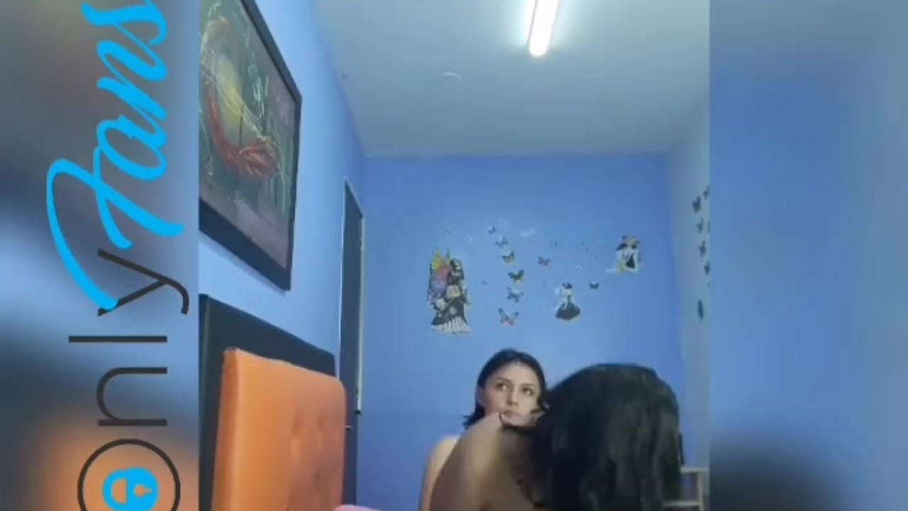 Lesbianas con dildo anal