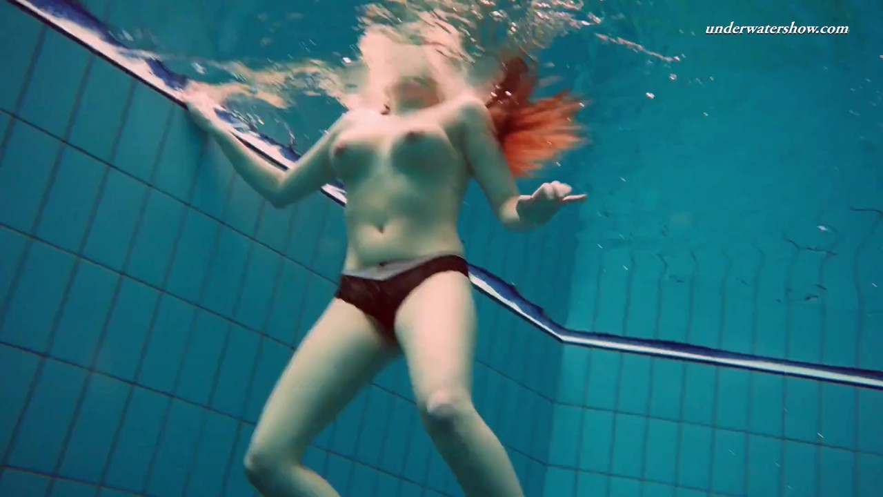 Nude babe Vesta shows herself nude underwater