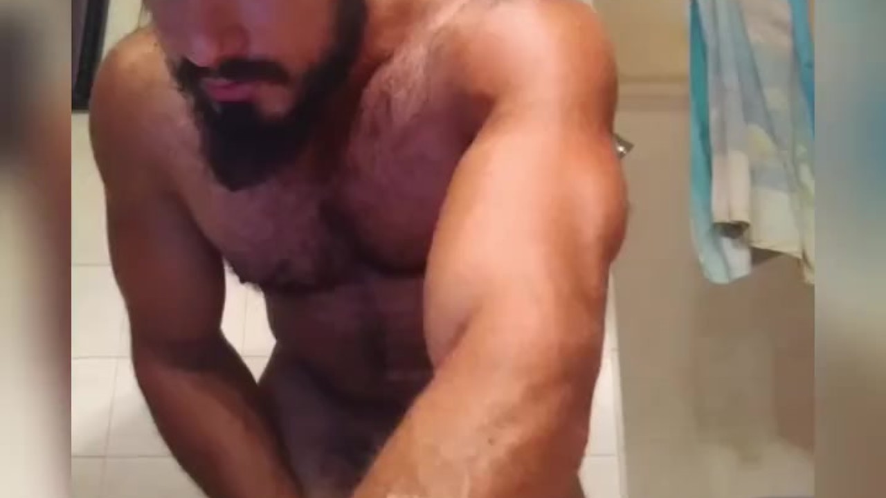 Hot Ripped Italian Bodybuilder Posing Nude Flexing and Masturbate in bathroom