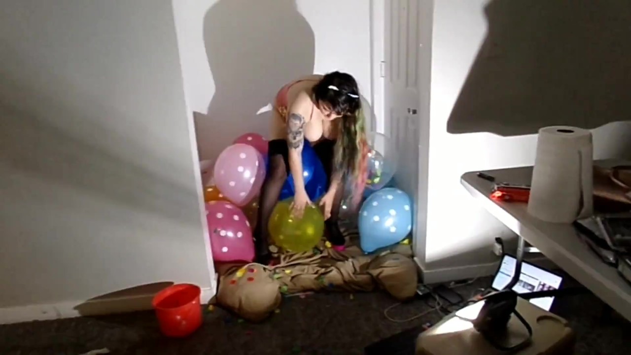 HD Sexy Femdom Kendal Kink Looner Balloon B2P Sit2Pop hump Suck Deepthroat&amp; Fuck my giant Balloons!