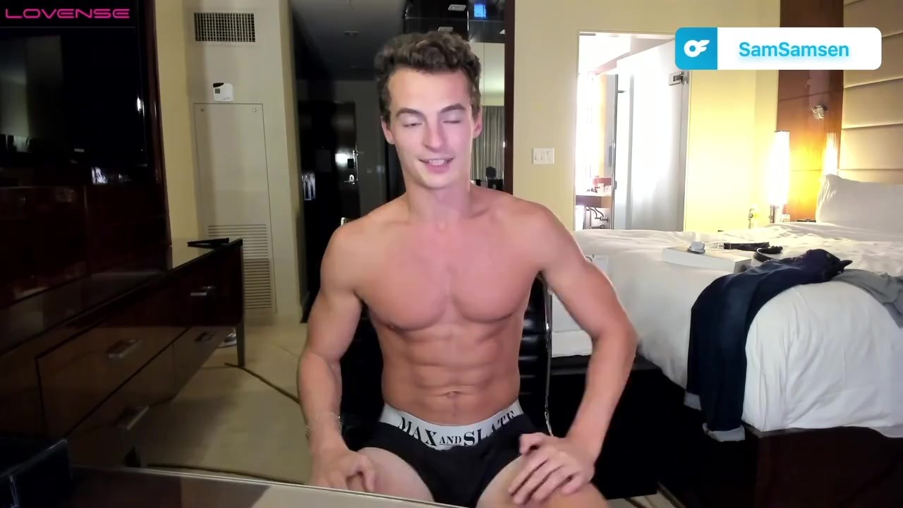 Fit boy with abs uses his butt plug on a livestream (Lovense)