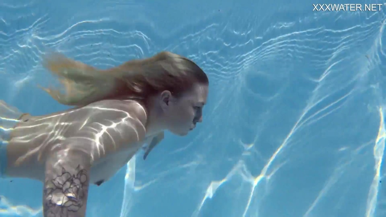 Mimi Cica again shows how sexy she can swim