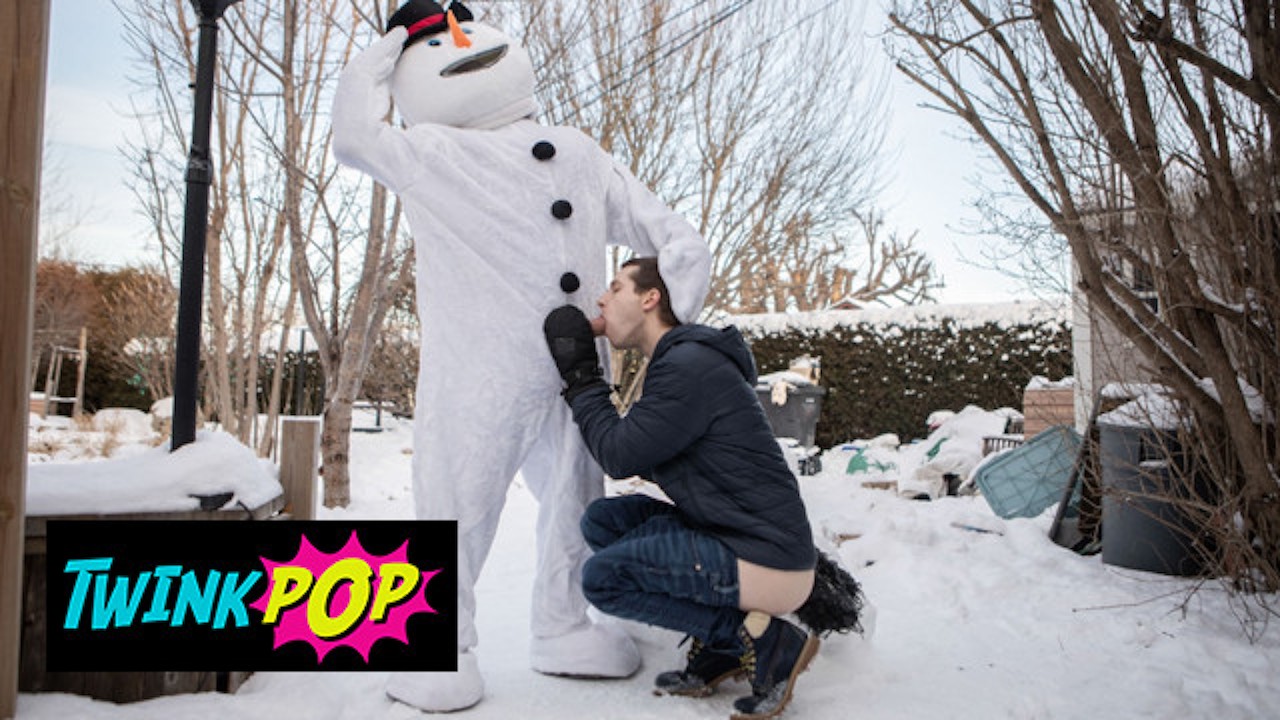 TWINKPOP - Tattooed Guy Bo Sinn Gets Dressed As A Snowman And Fucks All Of Benjamin Blue&apos;s Holes