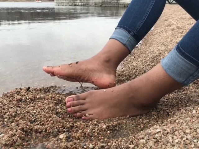 Ebony Feet Beach - Ebony Teen Feet at the Shore Gets Covered in Sand - Free Porn Videos -  YouPorn