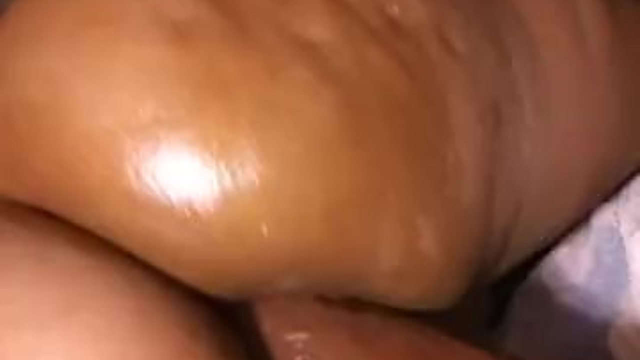Ebony squeeze big Dildo in Tight Ass