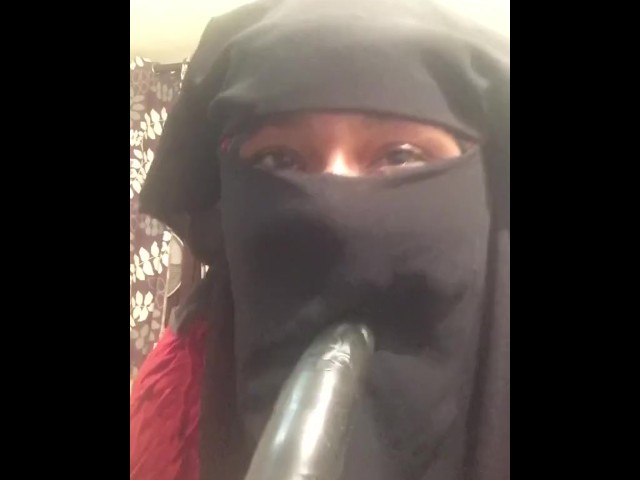 Lonely Niqabi Hijabi Woman Sucking Dildo & Shaking Ass 