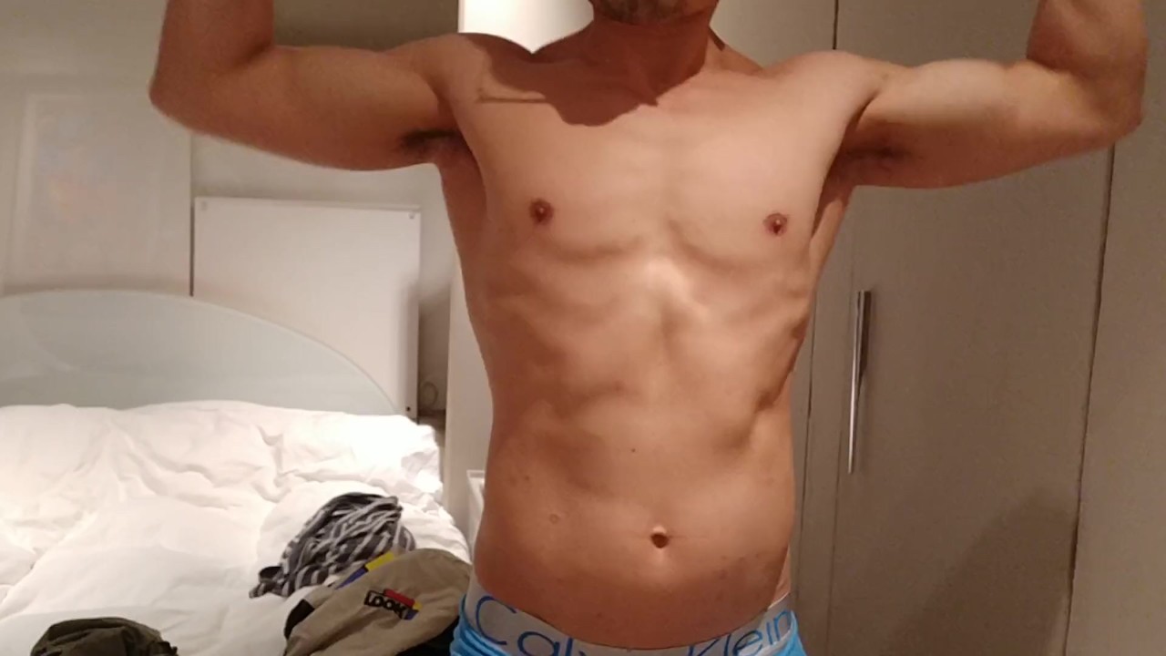 Stripping And Flexing Through My Hoodie Tanktop Briefs Flexing My Muscles Vidéos Porno