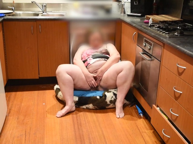 Chubby Pussy Milf - Crazy Chubby Milf Mom Fucks Pussy With Vegetable After Getting High - Free  Porn Videos - YouPorn