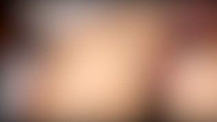 Il me baise par surprise et éjacule en moi