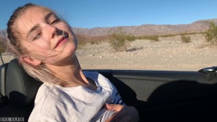 Подростки трахаются в кабриолете на пути в Лас-Вегас - Ева Эльфи 