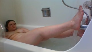 EMPTYING THE WATER HEATER PT 2 - BATHTUB MASTURBATION WITH HOT+COLD WATER -  Free Porn Videos - YouPorn