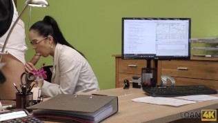 LOAN4K. La verdadera chica de rock and roll Elis Dark recibe un