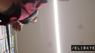 Upskirt in the supermarket - Eli Skye - Vidéos Porno Gratuites ...