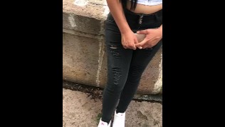 SEXO por DINERO,MEXICANA 19Años Está ESPERANDO a su NOVIO y le DOY DINERO para COGER, PUBLICO,Parte1