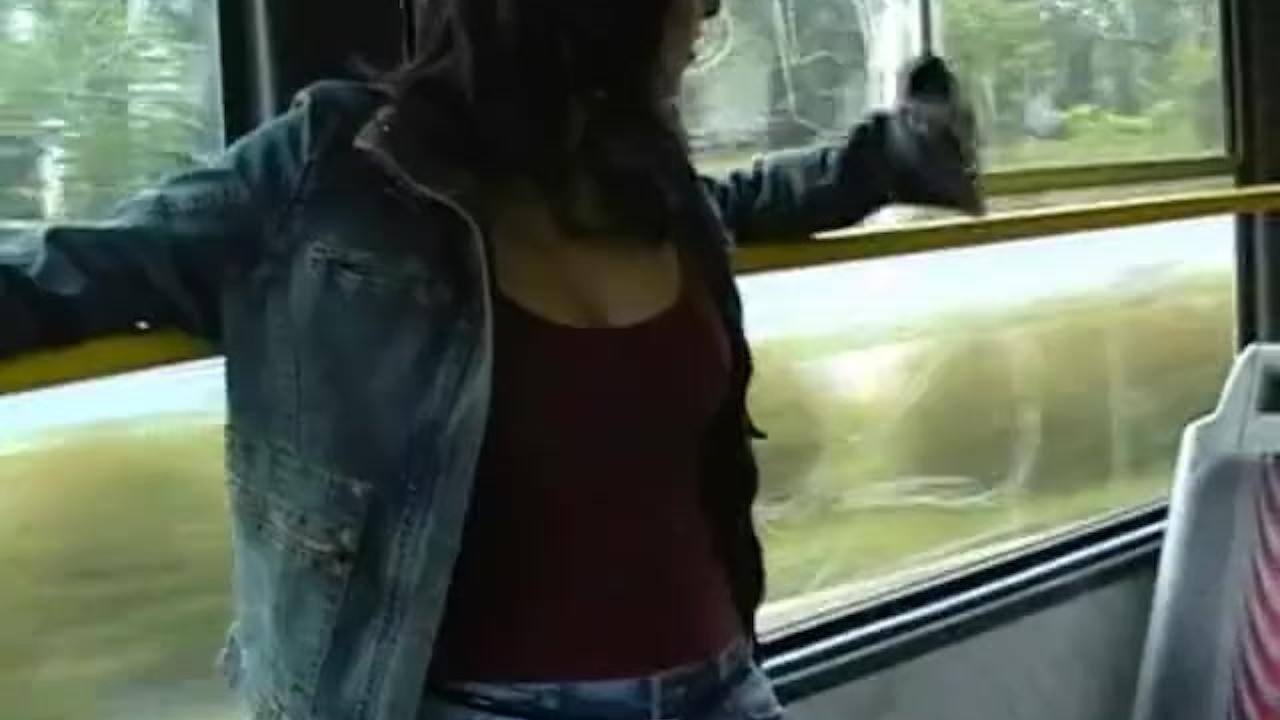 Dickflash in bus