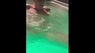 Mom squirts whilst being played with in hot tub